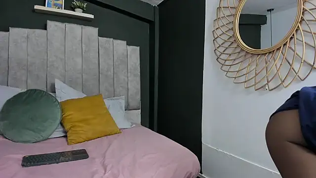 Lilithmuller  online show from 17, 12, 2025