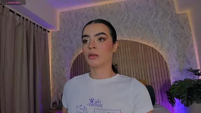 Sophiie Belle online show from 6, 10, 2025