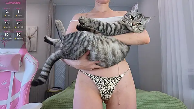 Snapshot of Madison_Davies_ chatting on 15, 10, 2025 Madison Davies online show from 15, 10, 2025