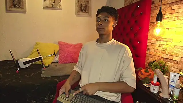 Snapshot of CoffeNaughty_nom chatting on 22, 10, 2025 CoffeNaughty nom online show from 22, 10, 2025