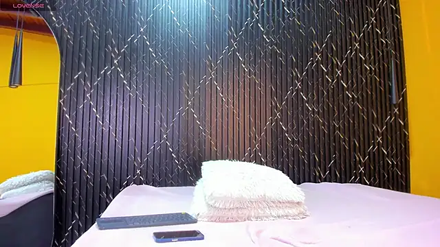 Miss Ariaa online show from 3, 10, 2025