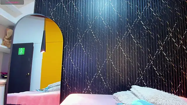 Miss Ariaa online show from 8, 10, 2025