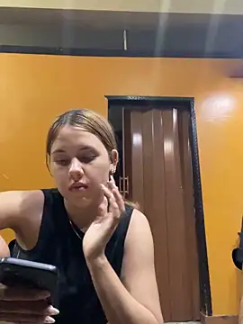 Snapshot of coupleyys chatting on 5, 2, 2026 coupleyys online show from 5, 2, 2026