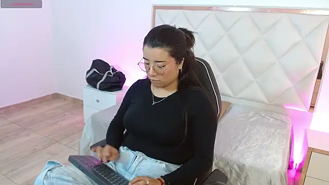 NANAKY TAY online show from 5, 10, 2025