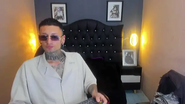 Snapshot of HellBoyInk chatting on 17, 9, 2025 HellBoyInk online show from 17, 9, 2025