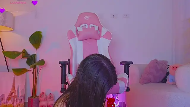 Snapshot of violetssweet chatting on 8, 10, 2025 violetssweet online show from 8, 10, 2025