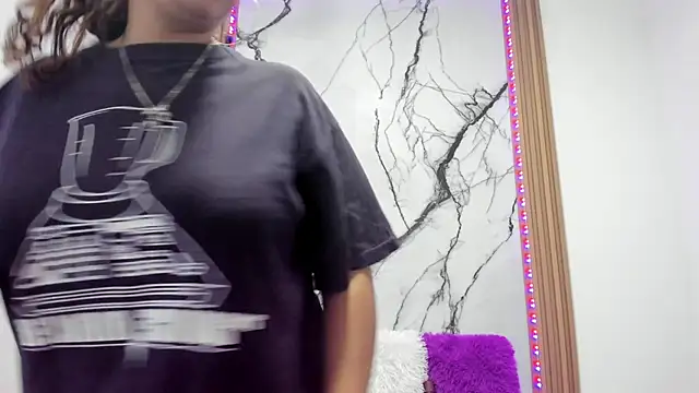 Bonnie tucci1 online show from 24, 10, 2025