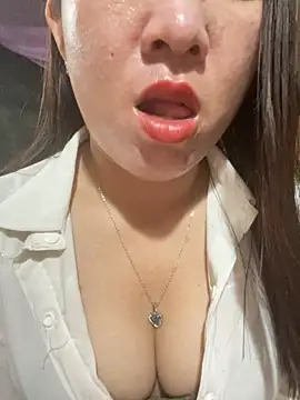 Snapshot of Luna-ass chatting on 8, 11, 2025 Luna-ass online show from 8, 11, 2025