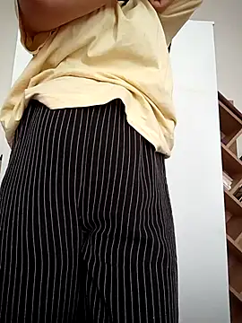 Snapshot of elif25 chatting on 1, 10, 2025 elif25 online show from 1, 10, 2025