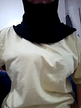 Snapshot of elif25 chatting on 17, 10, 2025 elif25 online show from 17, 10, 2025