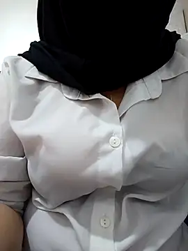 Snapshot of elif25 chatting on 21, 10, 2025 elif25 online show from 21, 10, 2025