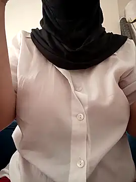 Snapshot of elif25 chatting on 23, 10, 2025 elif25 online show from 23, 10, 2025