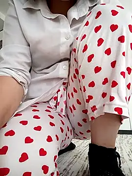 Snapshot of elif25 chatting on 28, 10, 2025 elif25 online show from 28, 10, 2025