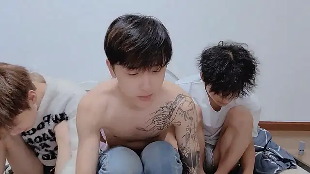 Snapshot of xiaoyi2563 chatting on 11, 10, 2025 xiaoyi2563 online show from 11, 10, 2025