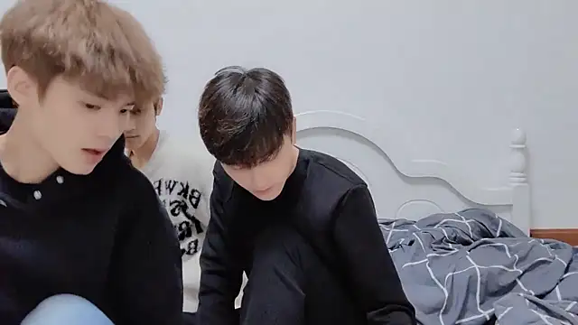 Snapshot of xiaoyi2563 chatting on 12, 10, 2025 xiaoyi2563 online show from 12, 10, 2025