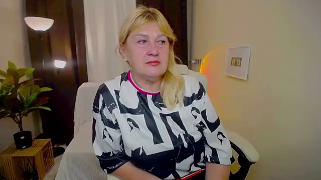 EmmaEllison online show from 14, 9, 2025