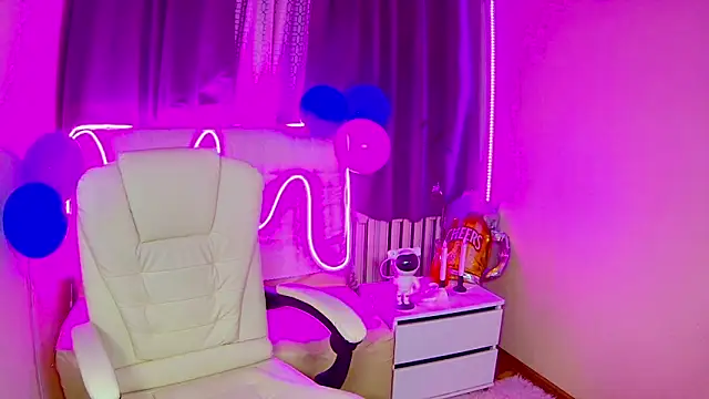 EmmaEllison online show from 25, 9, 2025