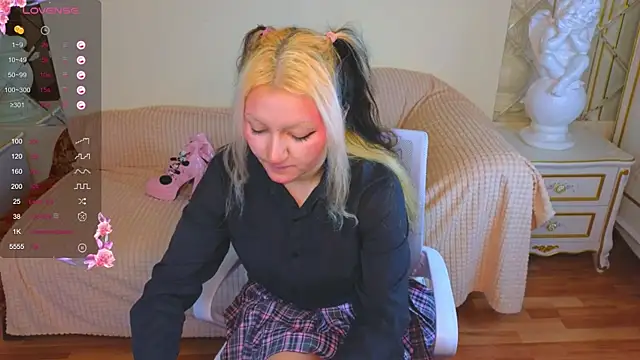 JuicyLullu online show from 15, 11, 2025