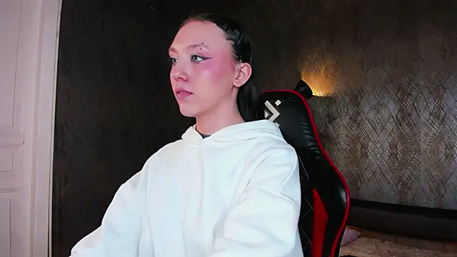 Snapshot of AdeliceLenoir chatting on 3, 10, 2025 AdeliceLenoir online show from 3, 10, 2025