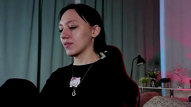 Snapshot of AdeliceLenoir chatting on 11, 10, 2025 AdeliceLenoir online show from 11, 10, 2025