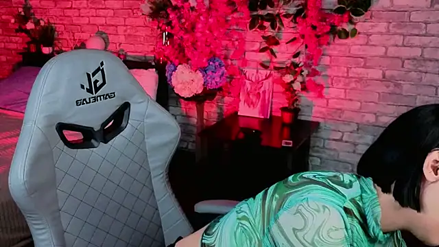 Snapshot of AdeliceLenoir chatting on 14, 10, 2025 AdeliceLenoir online show from 14, 10, 2025