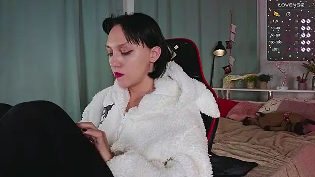 Snapshot of AdeliceLenoir chatting on 18, 10, 2025 AdeliceLenoir online show from 18, 10, 2025