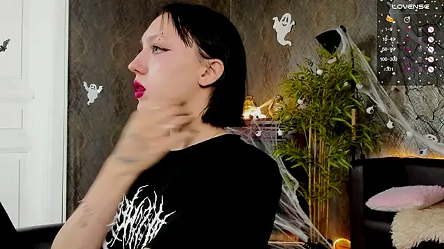 Snapshot of AdeliceLenoir chatting on 19, 10, 2025 AdeliceLenoir online show from 19, 10, 2025