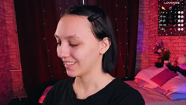 Snapshot of AdeliceLenoir chatting on 30, 10, 2025 AdeliceLenoir online show from 30, 10, 2025