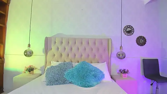 Snapshot of cloehill_ chatting on 13, 10, 2025 cloehill  online show from 13, 10, 2025