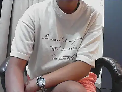 Snapshot of short_girl_ chatting on 28, 9, 2025 short girl online show from 28, 9, 2025