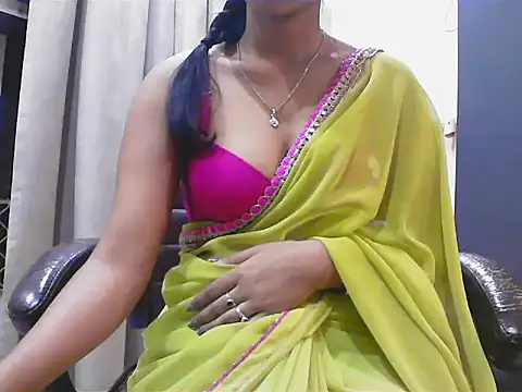 Snapshot of short_girl_ chatting on 8, 10, 2025 short girl online show from 8, 10, 2025