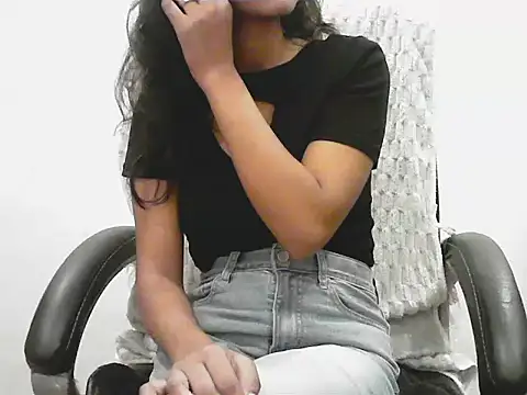 short girl  online show from 29, 5, 2026