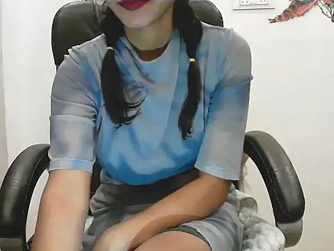 short girl  online show from 21, 6, 2026