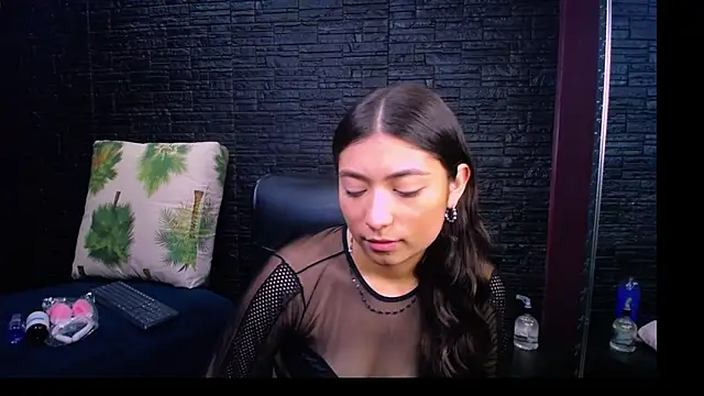 Snapshot of Lizzie_Collin chatting on 11, 10, 2025 Lizzie Collin online show from 11, 10, 2025