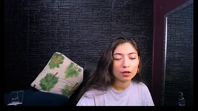 Snapshot of Lizzie_Collin chatting on 18, 10, 2025 Lizzie Collin online show from 18, 10, 2025