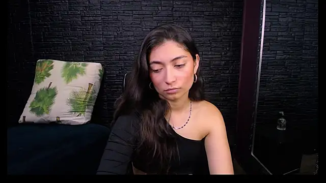 Snapshot of Lizzie_Collin chatting on 21, 10, 2025 Lizzie Collin online show from 21, 10, 2025