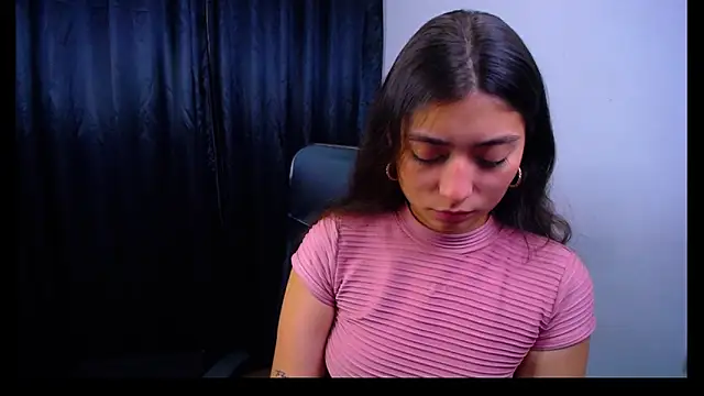 Snapshot of Lizzie_Collin chatting on 25, 10, 2025 Lizzie Collin online show from 25, 10, 2025