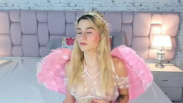 Snapshot of ChloeLaurentt chatting on 24, 10, 2025 ChloeLaurentt online show from 24, 10, 2025