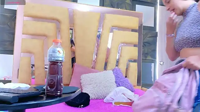 Snapshot of CailinANDrouse chatting on 28, 10, 2025 CailinANDrouse online show from 28, 10, 2025