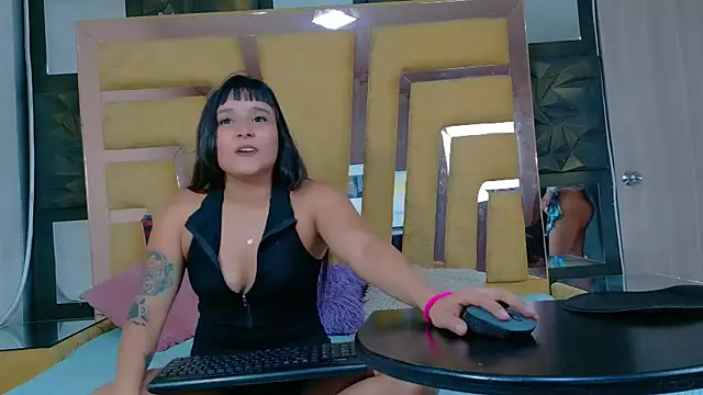 Snapshot of CailinANDrouse chatting on 8, 11, 2025 CailinANDrouse online show from 8, 11, 2025