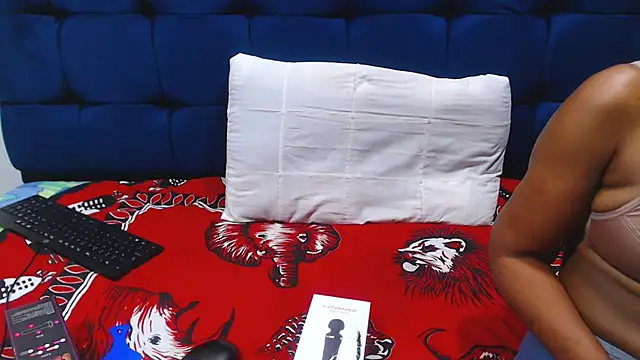 Snapshot of SexyBeverly_ chatting on 23, 10, 2025 SexyBeverly  online show from 23, 10, 2025