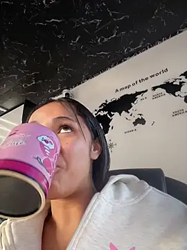 Snapshot of Isabella-Teen chatting on 20, 5, 2026 Isabella-Teen online show from 20, 5, 2026