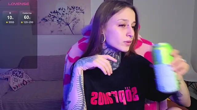 Snapshot of LilithPoison chatting on 4, 10, 2025 LilithPoison online show from 4, 10, 2025