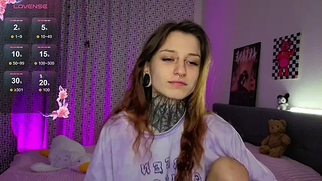 Snapshot of LilithPoison chatting on 17, 10, 2025 LilithPoison online show from 17, 10, 2025