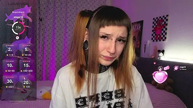 Snapshot of LilithPoison chatting on 5, 11, 2025 LilithPoison online show from 5, 11, 2025