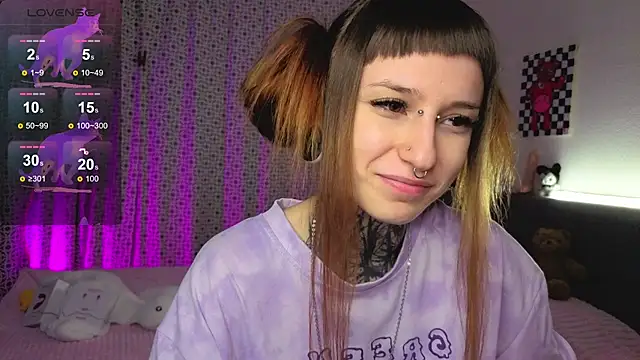 Snapshot of LilithPoison chatting on 6, 11, 2025 LilithPoison online show from 6, 11, 2025