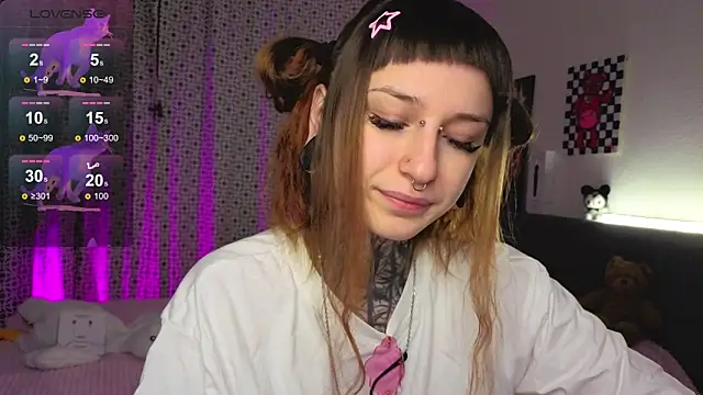 Snapshot of LilithPoison chatting on 7, 11, 2025 LilithPoison online show from 7, 11, 2025