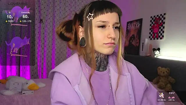 Snapshot of LilithPoison chatting on 8, 11, 2025 LilithPoison online show from 8, 11, 2025