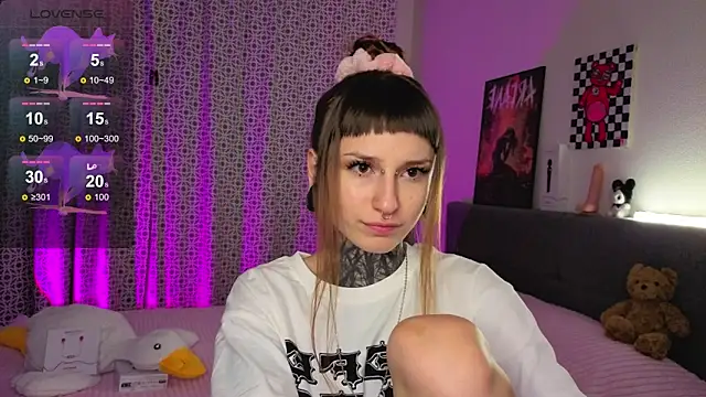 Snapshot of LilithPoison chatting on 13, 11, 2025 LilithPoison online show from 13, 11, 2025