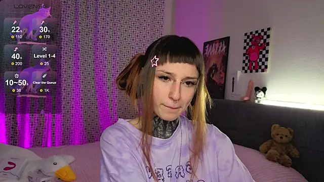 Snapshot of LilithPoison chatting on 15, 11, 2025 LilithPoison online show from 15, 11, 2025